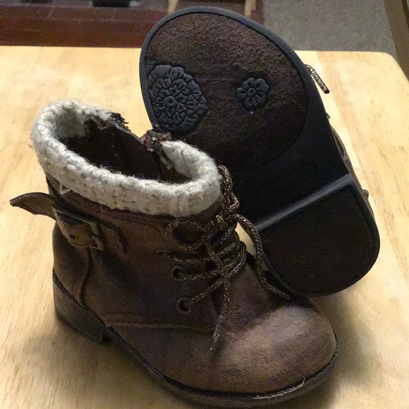 GARANIMALS size 4 .. kids fashion boots. Brown - Picture 13 of 16